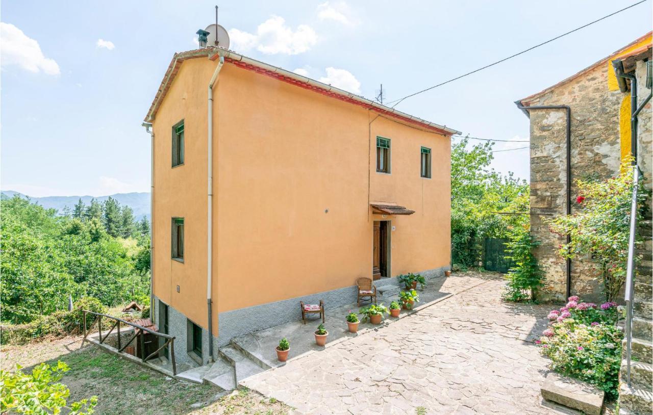 Stunning In Longoio With Kitchen Casa vacanze *