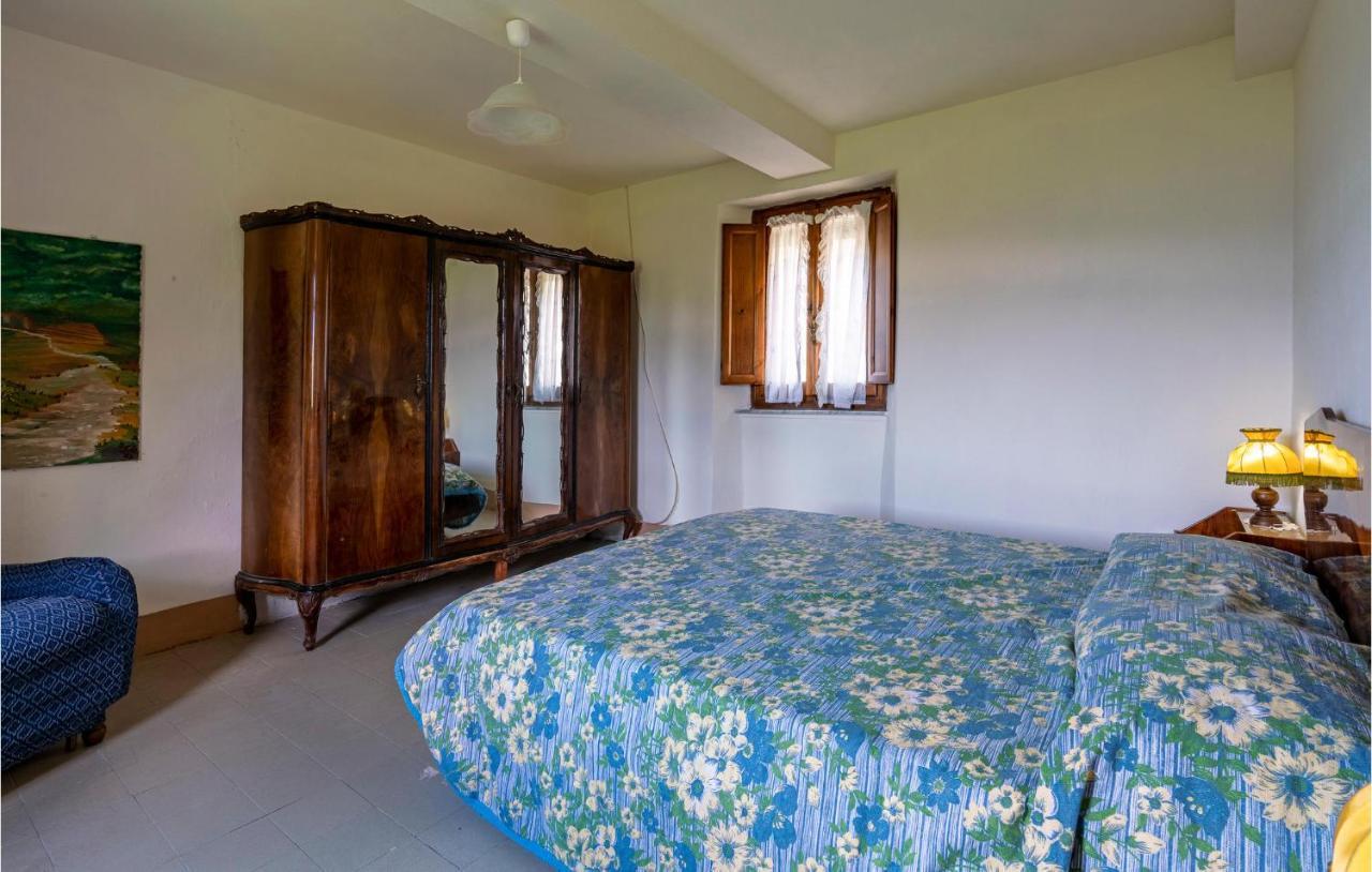 Stunning In Longoio With Kitchen